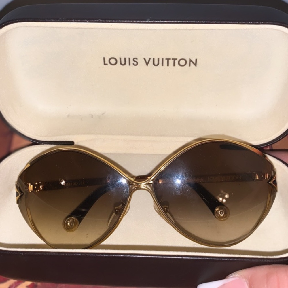 Louis Vuitton women sun glasses